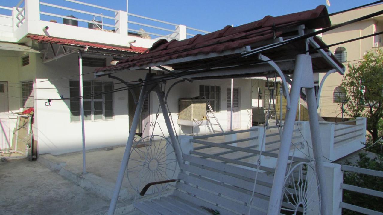 White Corner House, 2/14, Goverdhan Vilas, Housing Board Colony, 313002 Homestay *